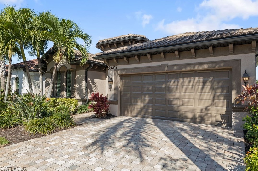 9933 Alhambra Ln, Bonita Springs FL  34135-0028 exterior