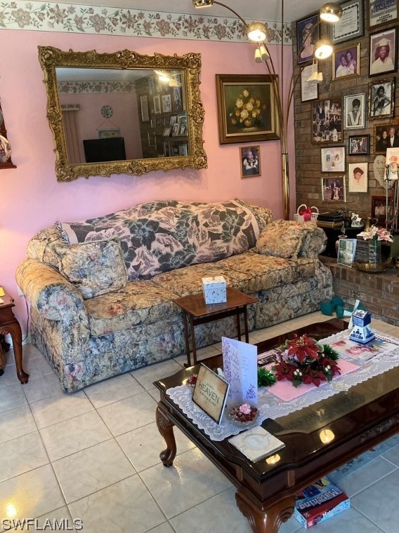 807 Roosevelt Ave, Lehigh Acres FL 33936-0924 exterior