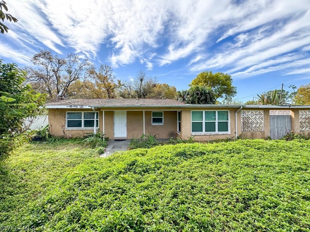 257 Evergreen Rd, Fort Myers, FL 33903-3832