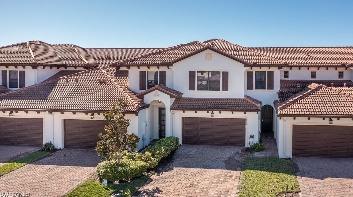 7972 Bristol Cir, Naples, FL 34120
