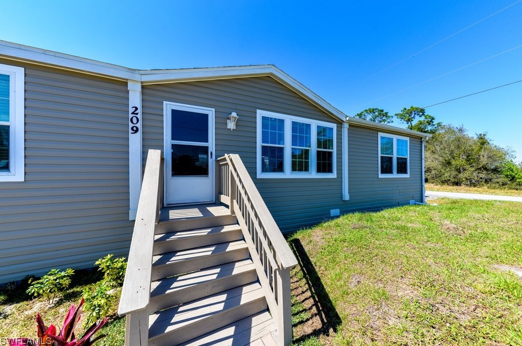 209 Gilbert Ave N, Lehigh Acres, FL 33971