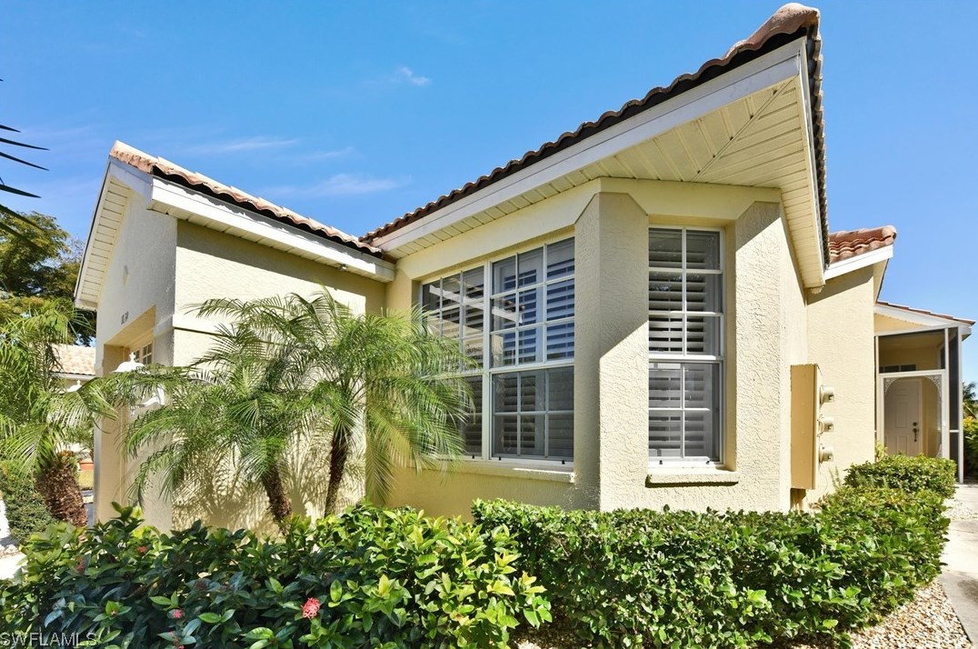 8839 Middlebrook Dr, Fort Myers, FL 33908-9219
