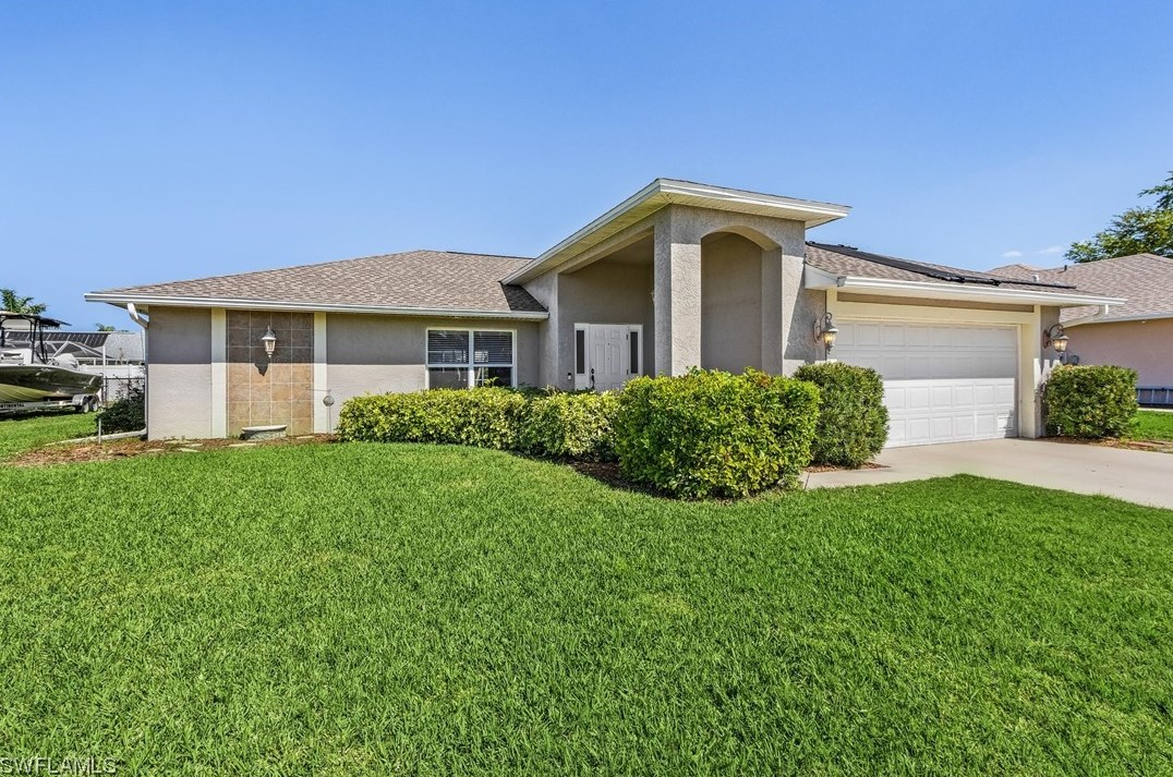 2123 11th St, Cape Coral, FL 33990-1911