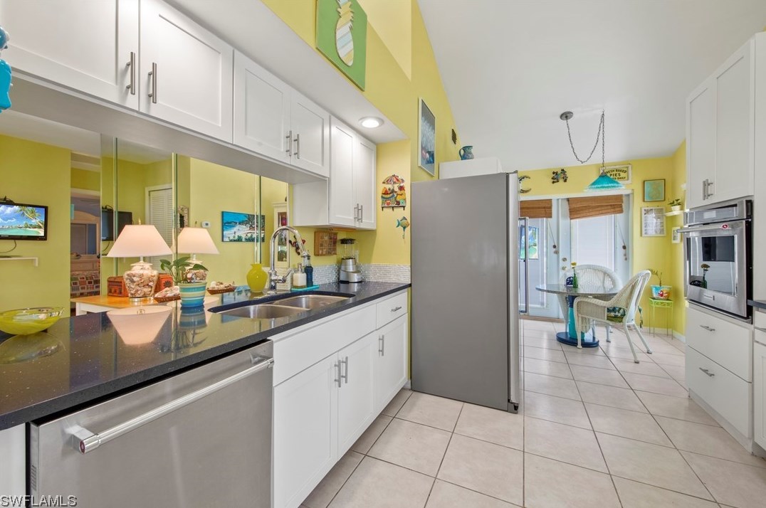 5470 Harbour Castle Dr, Fort Myers FL 33907-7846 exterior