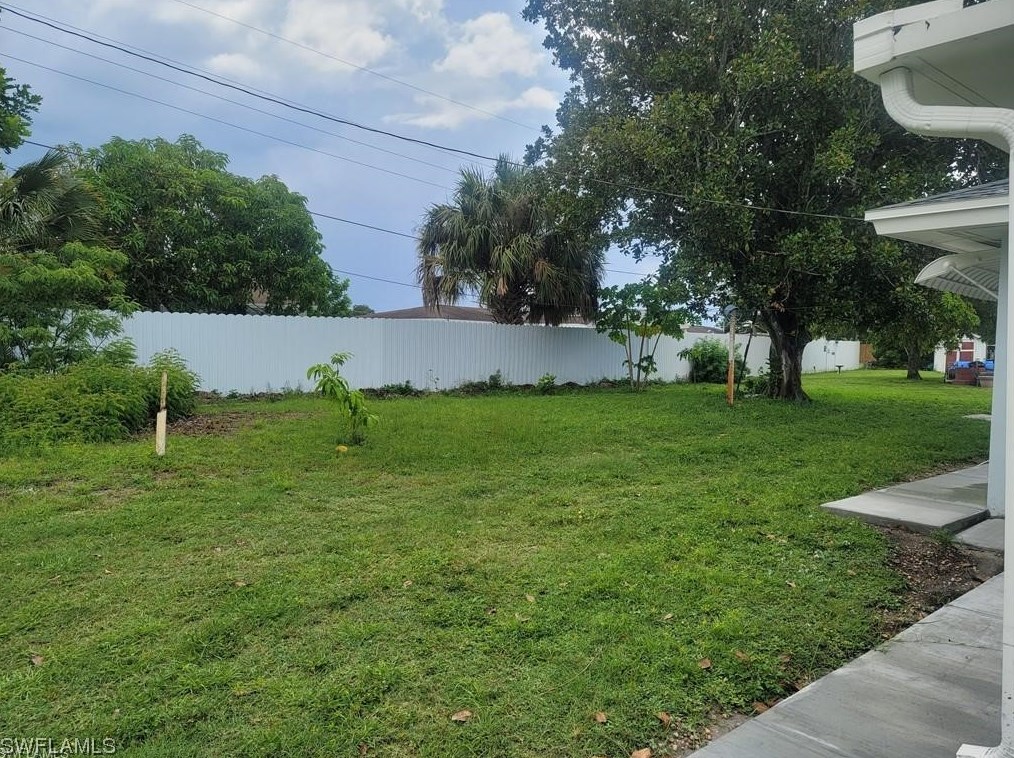 1406 Grandale St, Lehigh Acres FL 33936-5820 exterior