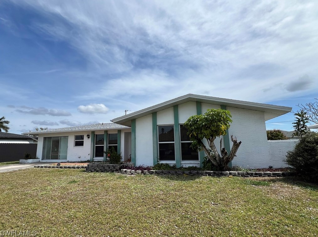 2623 18th Pl, Cape Coral, FL 33904-3221