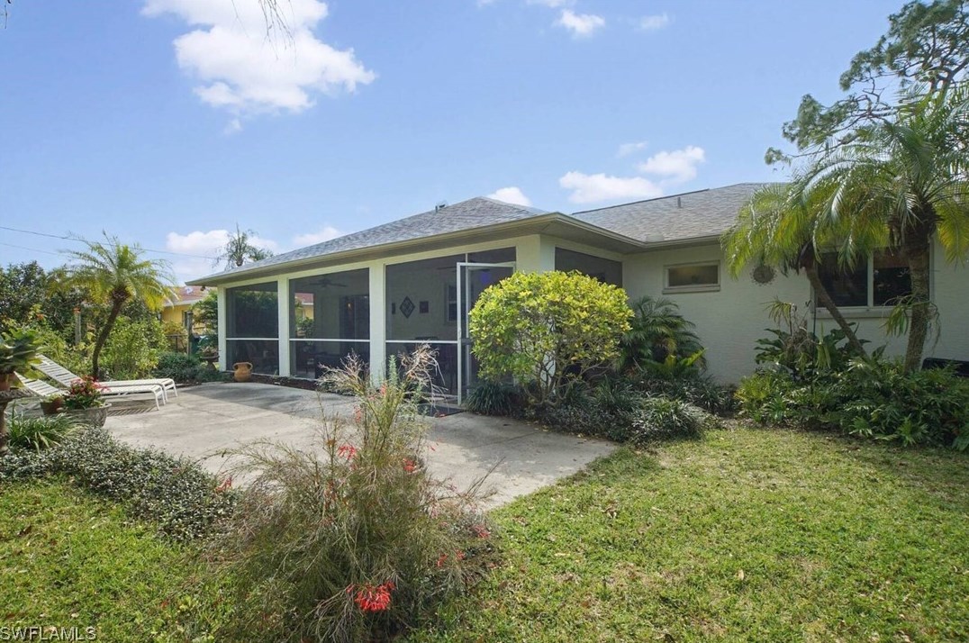 147 20th St, Cape Coral, FL 33990-2256
