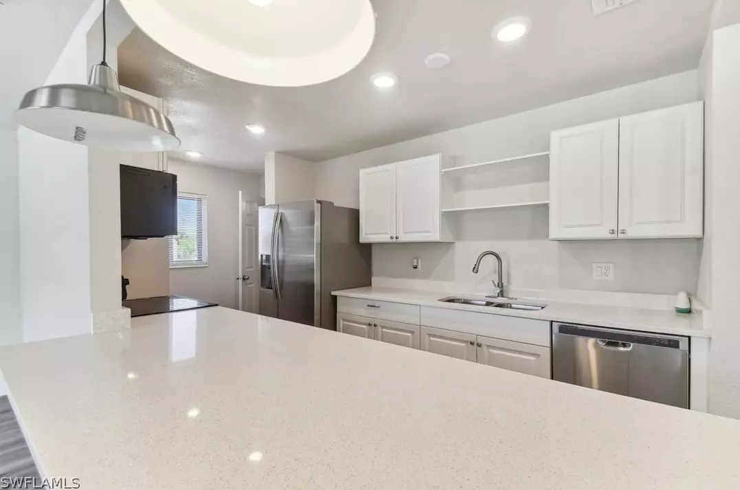 6659 Fiesta Way, Fort Myers FL  33919-6330 exterior