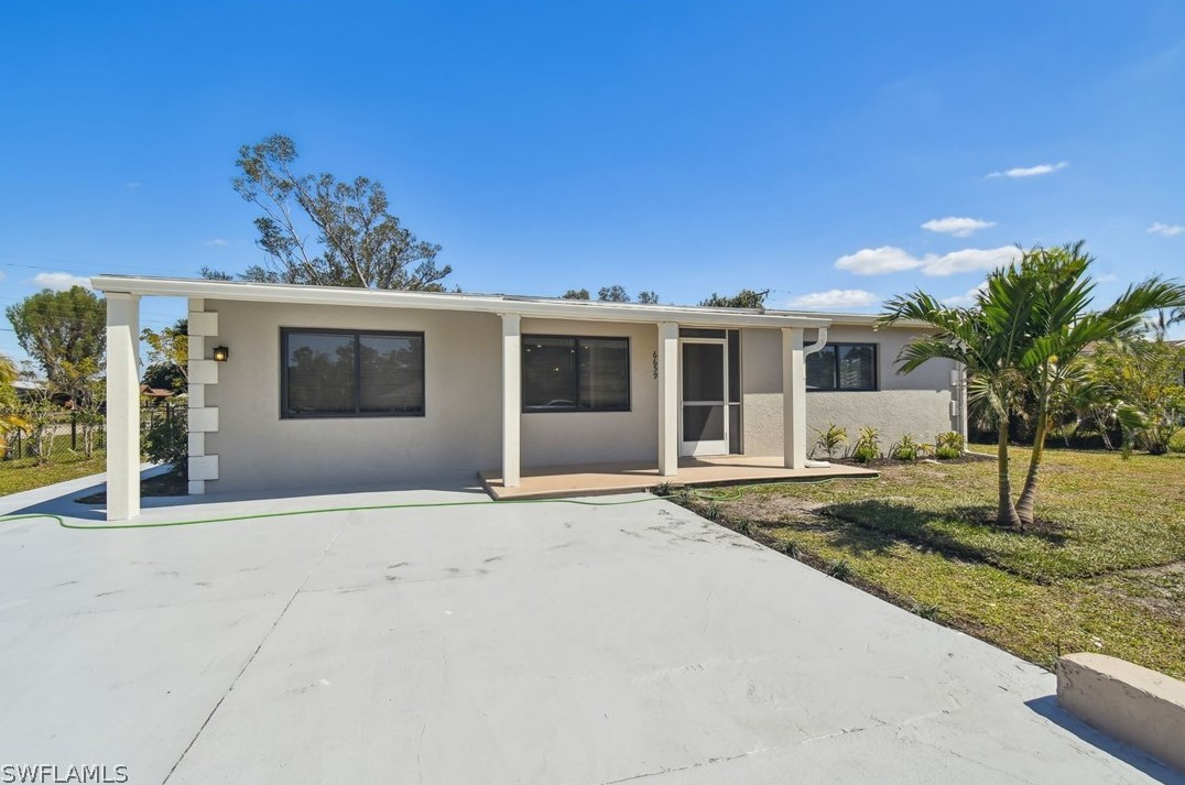 6659 Fiesta Way, Fort Myers FL  33919-6330 exterior