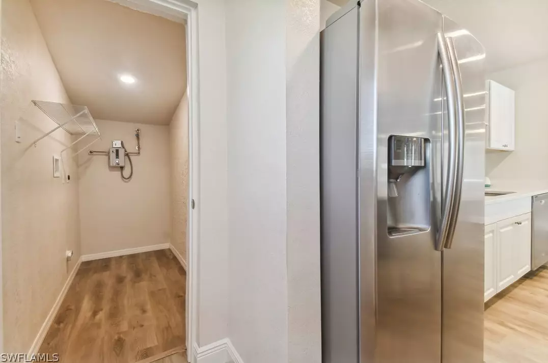 6659 Fiesta Way, Fort Myers FL  33919-6330 exterior