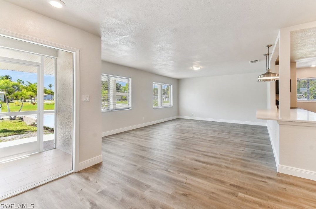 6659 Fiesta Way, Fort Myers FL  33919-6330 exterior