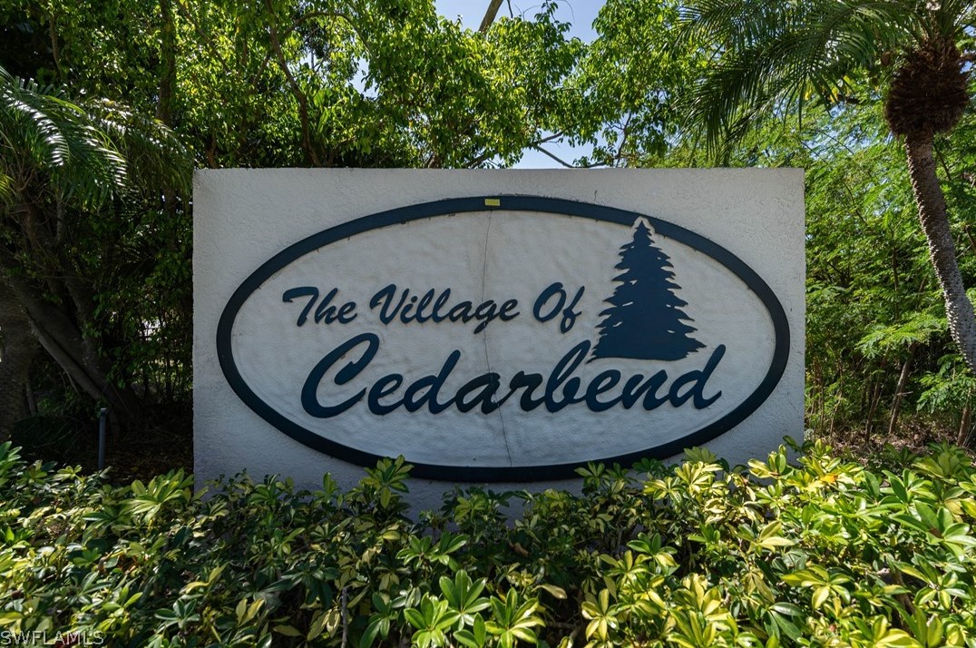 5226 Cedarbend Dr, Fort Myers FL  33919-7501 exterior