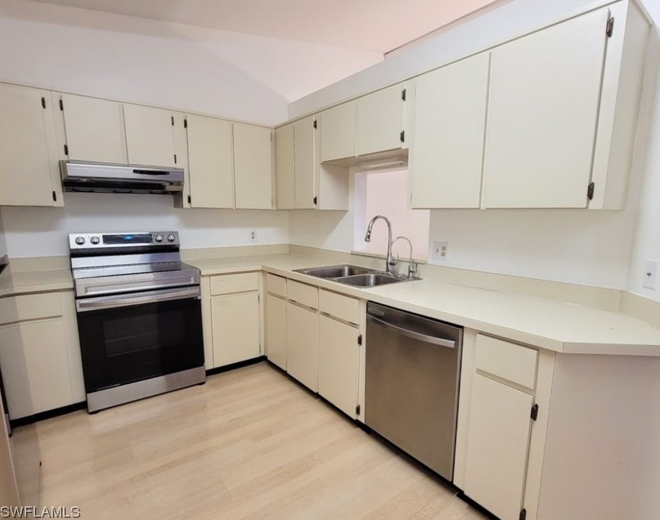 5452 Governors Dr, Fort Myers FL 33907-7837 exterior