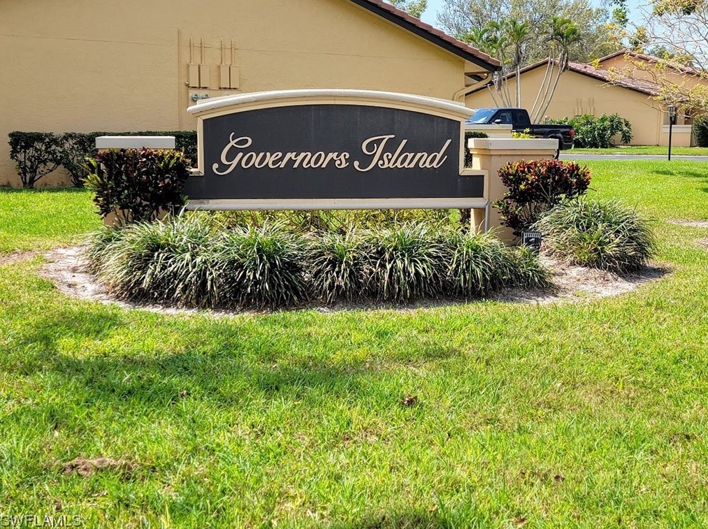 5452 Governors Dr, Fort Myers FL 33907-7837 exterior