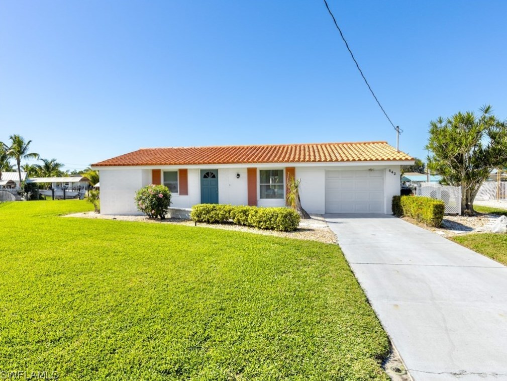 542 Bruce Cir, Fort Myers, FL 33919-3103