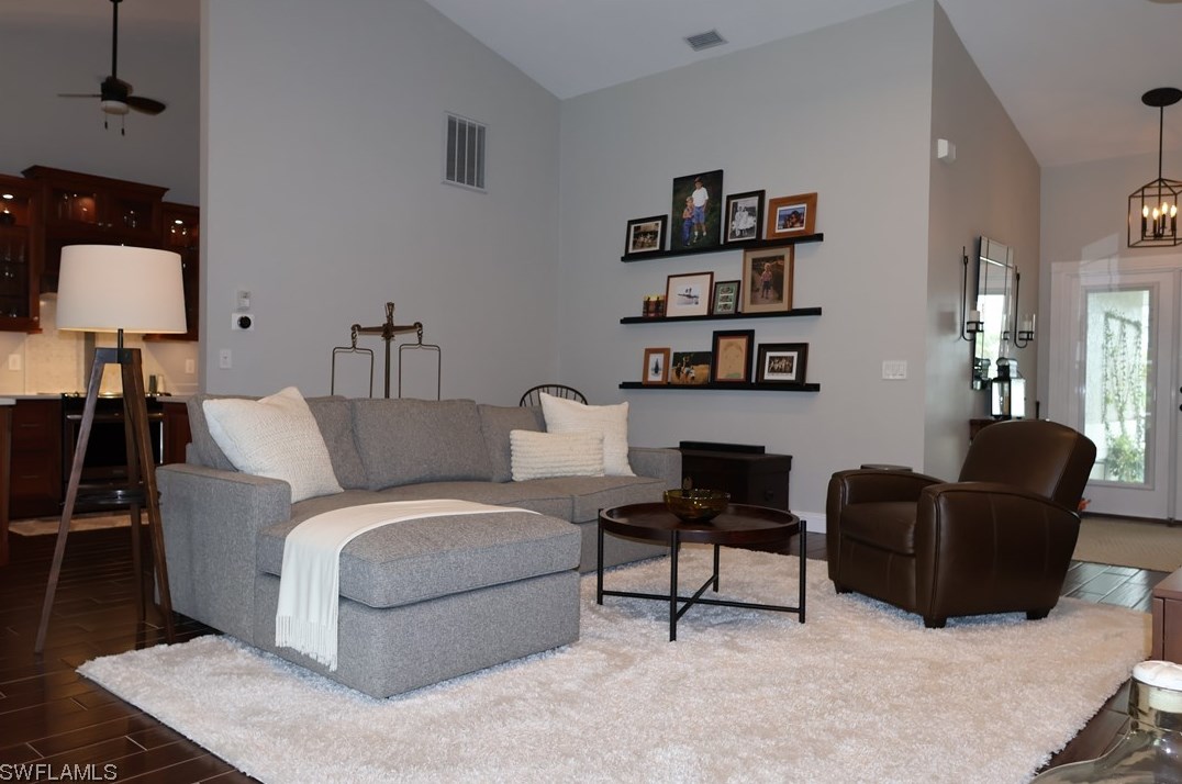 631 Lambton Ln, Naples, FL 34104-8378