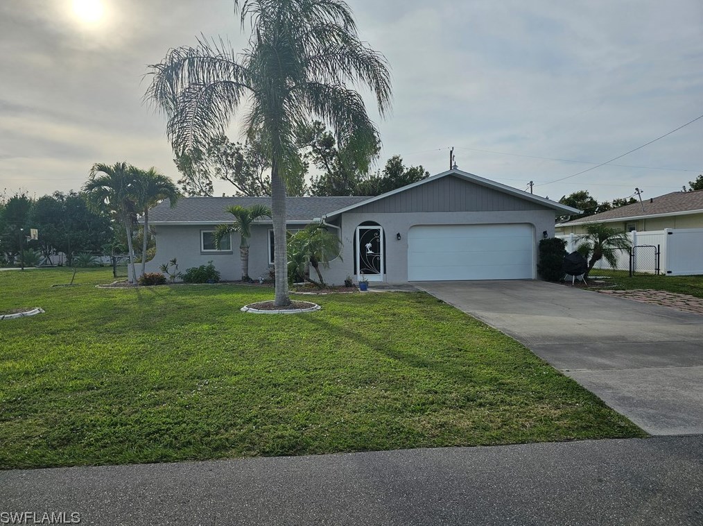 1814 15th Pl, Cape Coral, FL 33909-5338