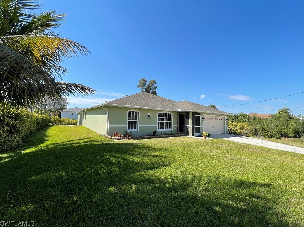 905 Alfreda Ave, Lehigh Acres, FL 33971-6463