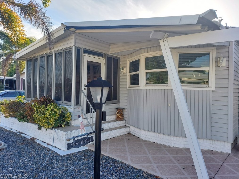 351 Nicklaus Blvd, Fort Myers, FL 33903-2613