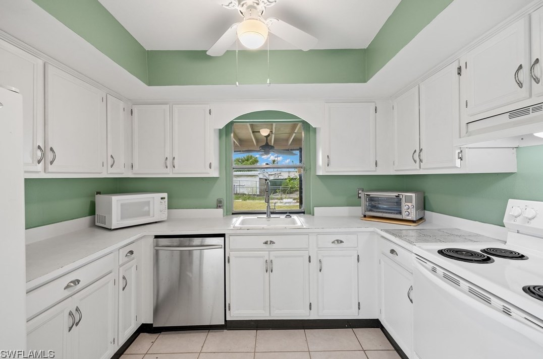 381 Lakeview Dr, Fort Myers, FL 33917