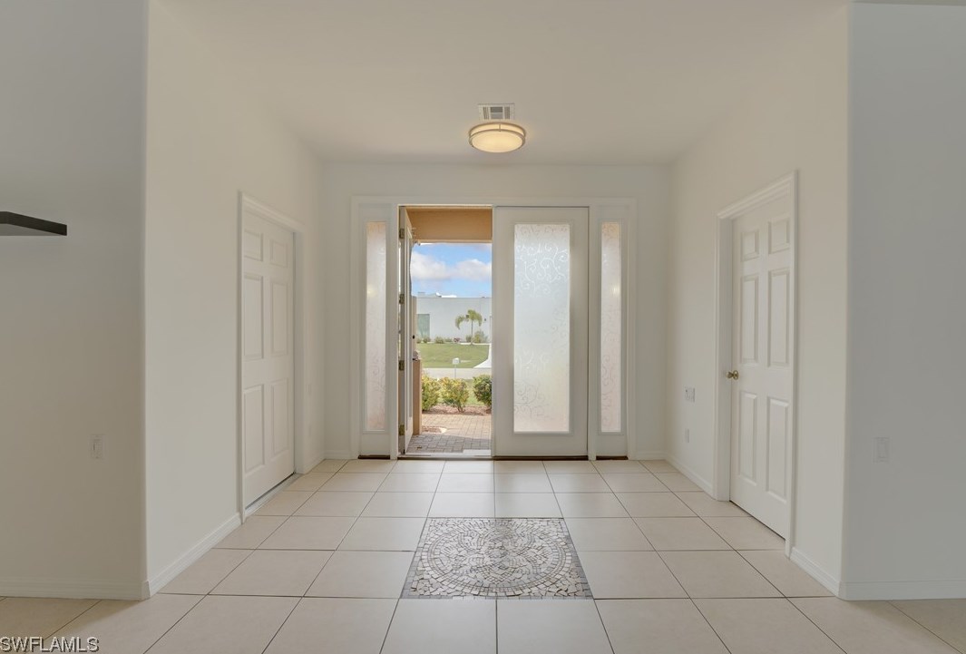 1915 28th Pl, Cape Coral, FL 33993-3748