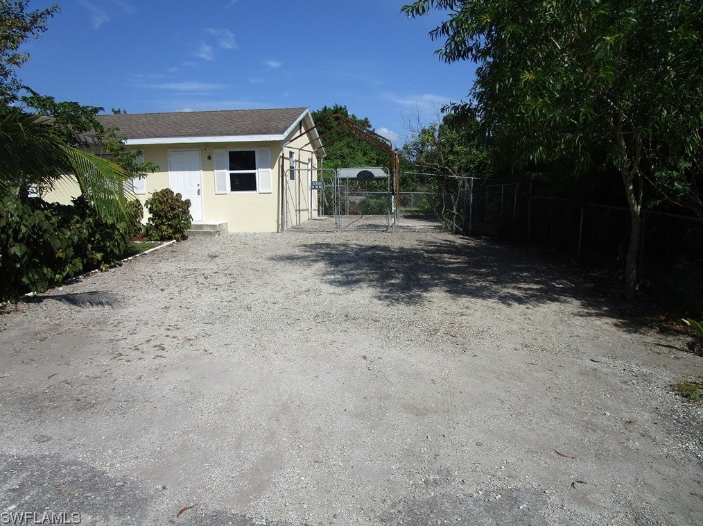 2712 7th St Sw, Lehigh Acres, FL 33976