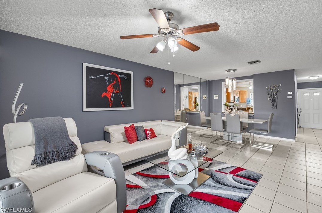 5281 Treetops Dr, Naples FL 34113-8513 exterior