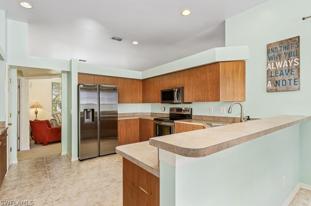 4512 Varsity Cir, Lehigh Acres FL 33971-2060 exterior