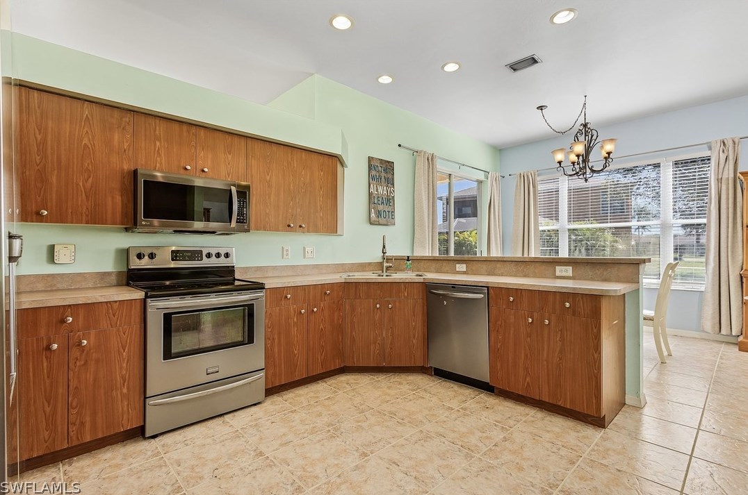 4512 Varsity Cir, Lehigh Acres FL 33971-2060 exterior