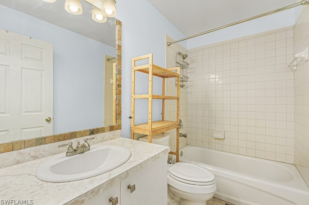 4512 Varsity Cir, Lehigh Acres FL 33971-2060 exterior