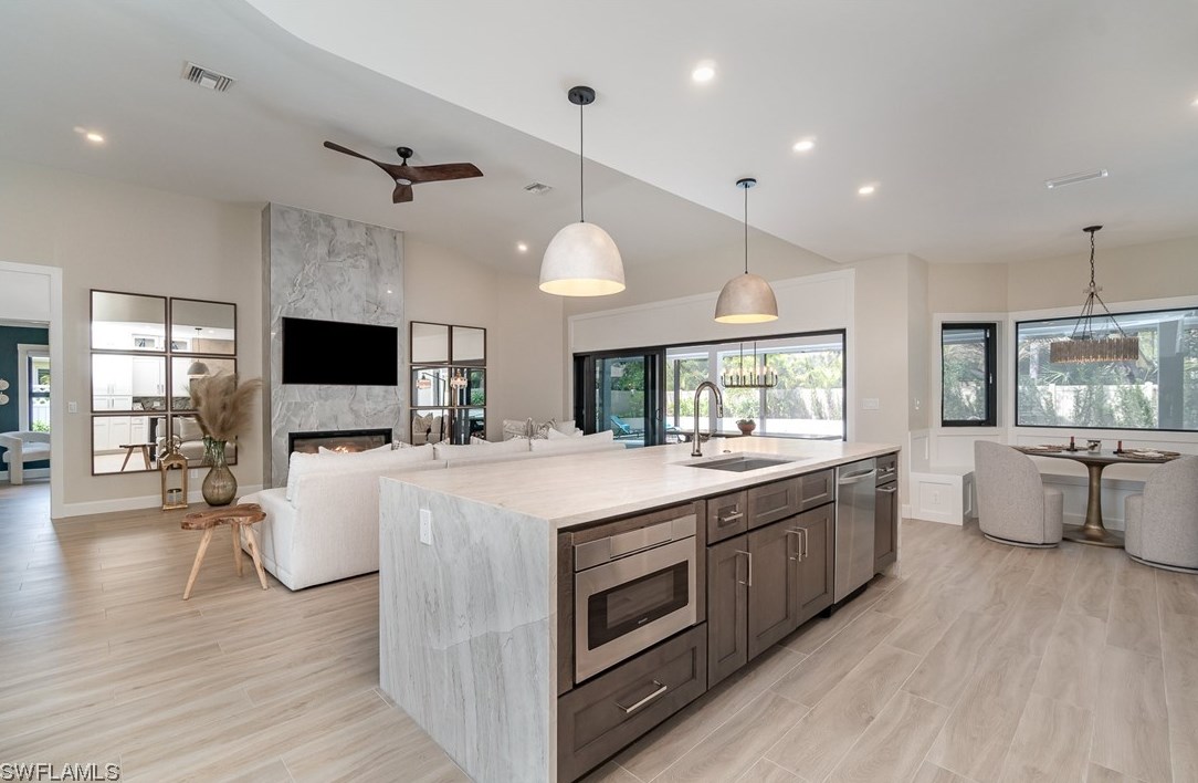 15933 Gleneagle Ct, Fort Myers FL  33908-2460 exterior