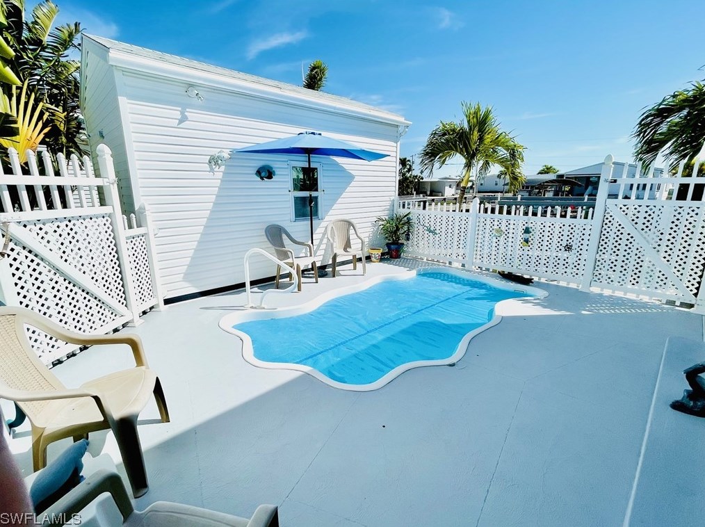 3064 Sloop Ln, Saint James City FL  33956-2319 exterior