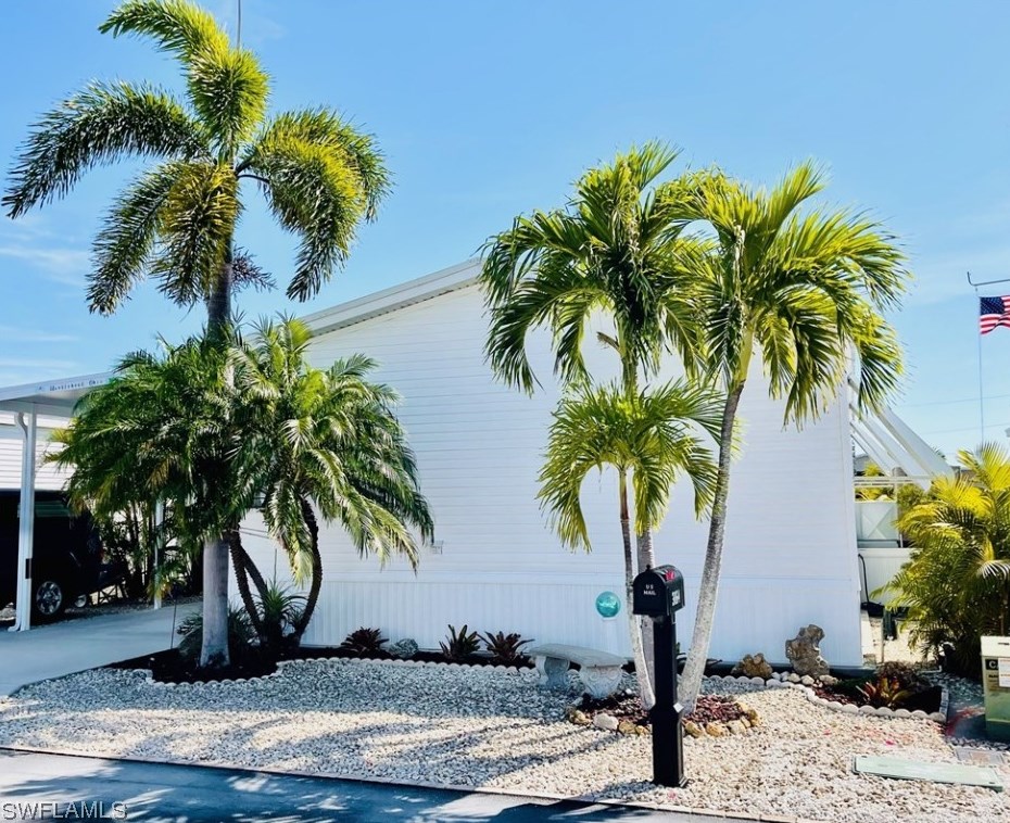 3064 Sloop Ln, Saint James City FL  33956-2319 exterior