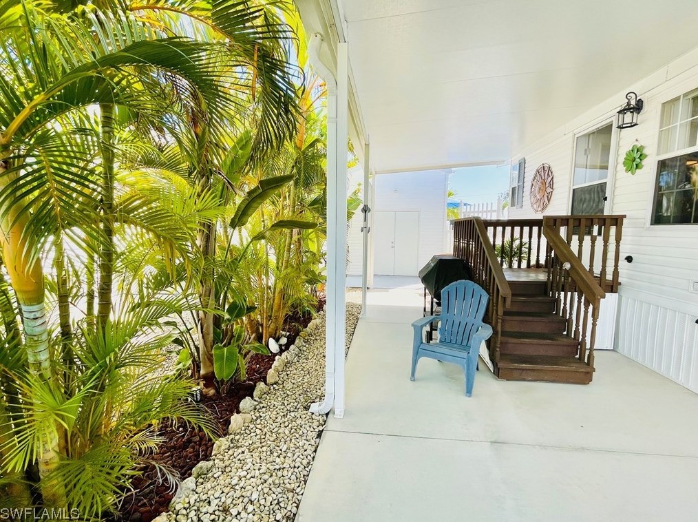 3064 Sloop Ln, Saint James City FL  33956-2319 exterior