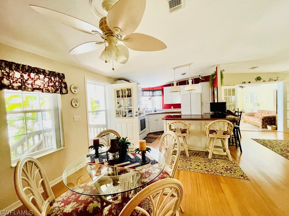 3064 Sloop Ln, Saint James City FL  33956-2318 exterior