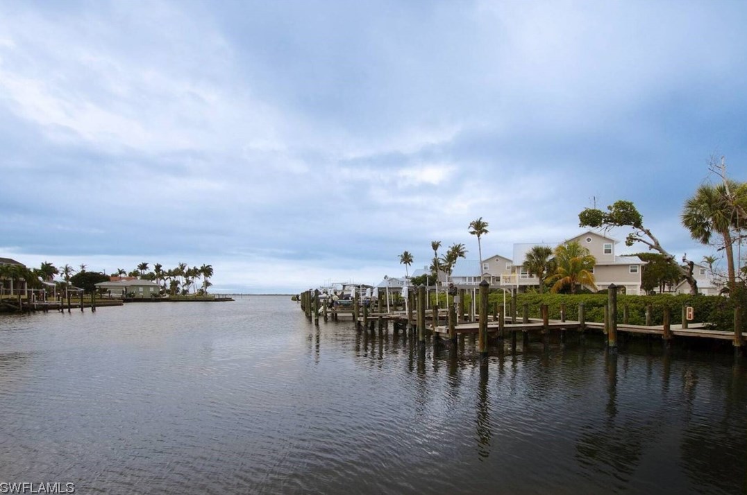 2297 Dixie Lee Ct, Saint James City FL  33956-2000 exterior