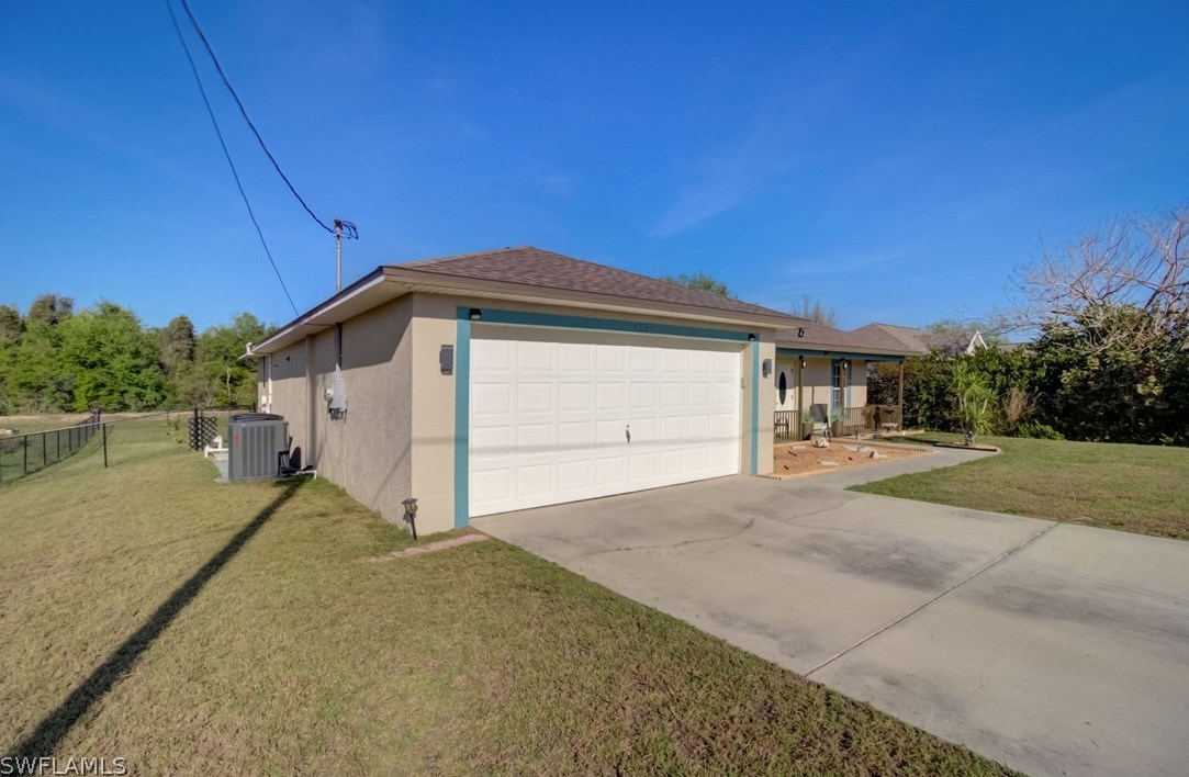 836 Woodridge Cir, Fort Myers, FL 33913-2407