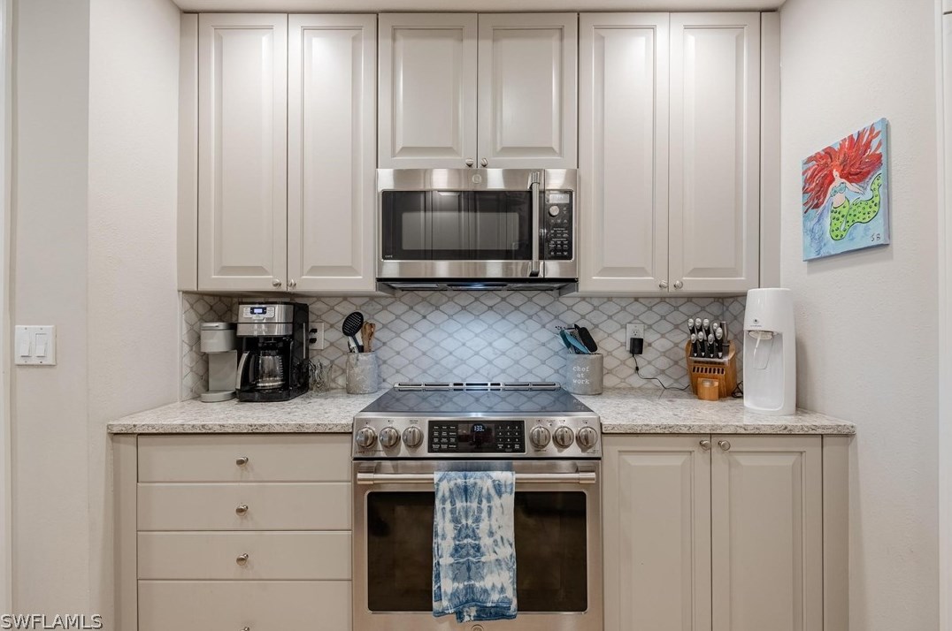 2825 Palm Beach Blvd #301, Fort Myers, FL 33916