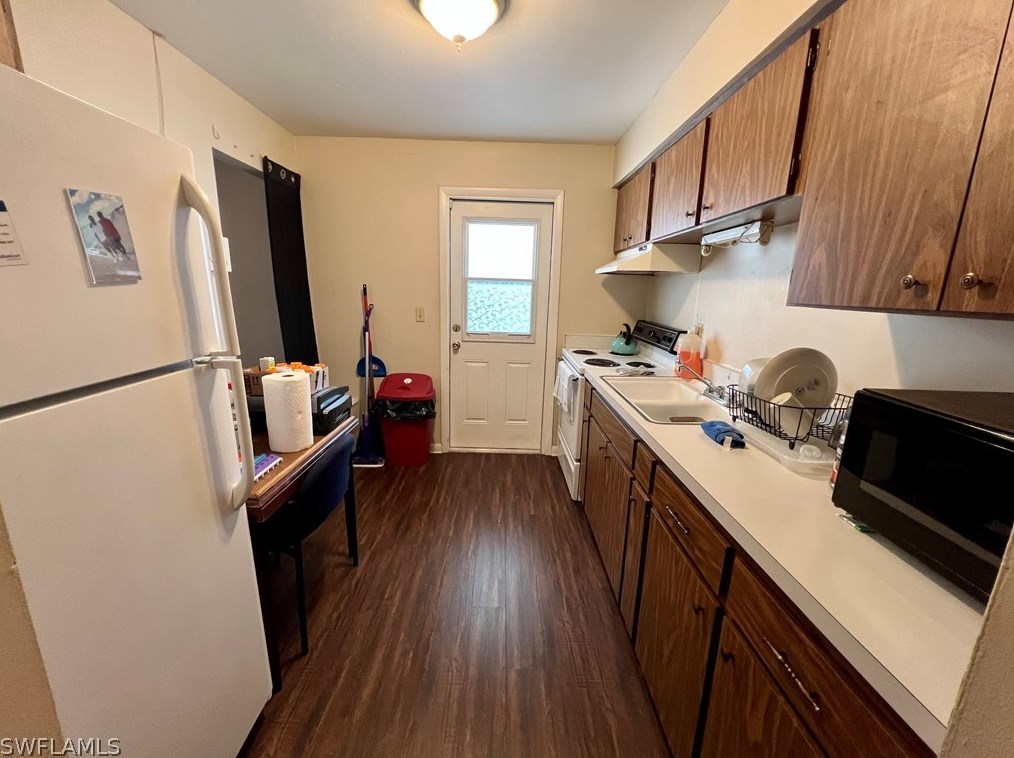 18 Pinewood Blvd, Lehigh Acres FL  33936-7304 exterior