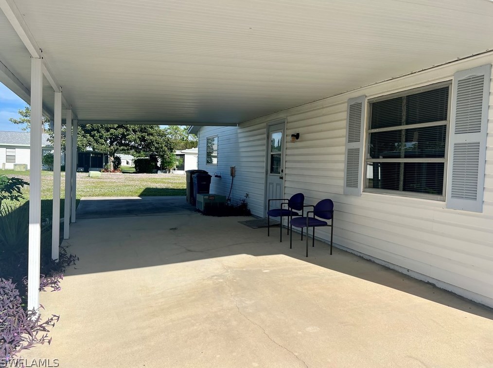 18 Pinewood Blvd, Lehigh Acres FL  33936-7304 exterior