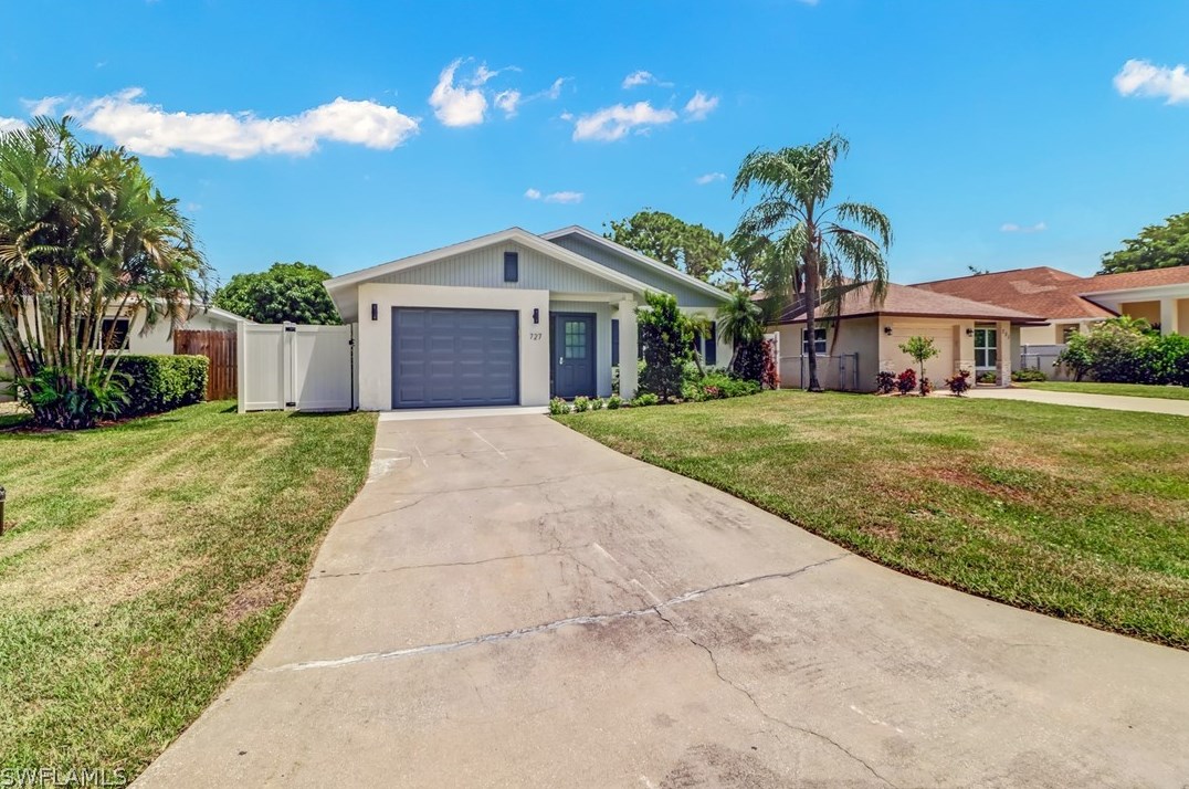 727 104th Ave, Naples FL  34108-3230 exterior