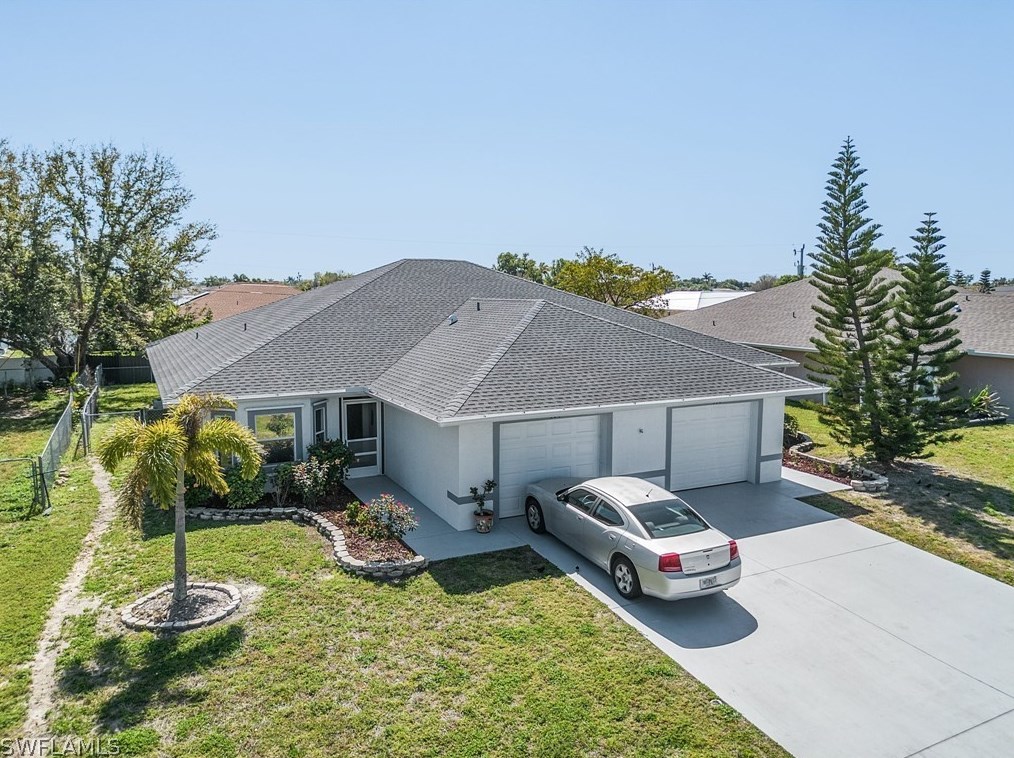 522 8th St, Cape Coral, FL 33990-2855