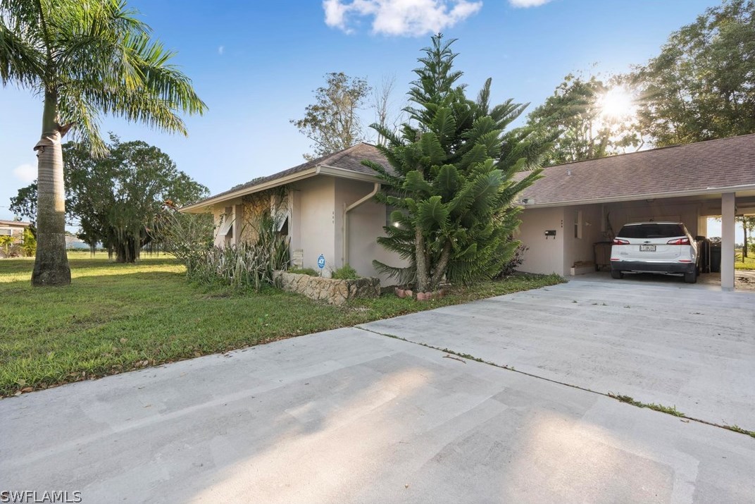 209 Oaklawn Ct, Lehigh Acres, FL 33936