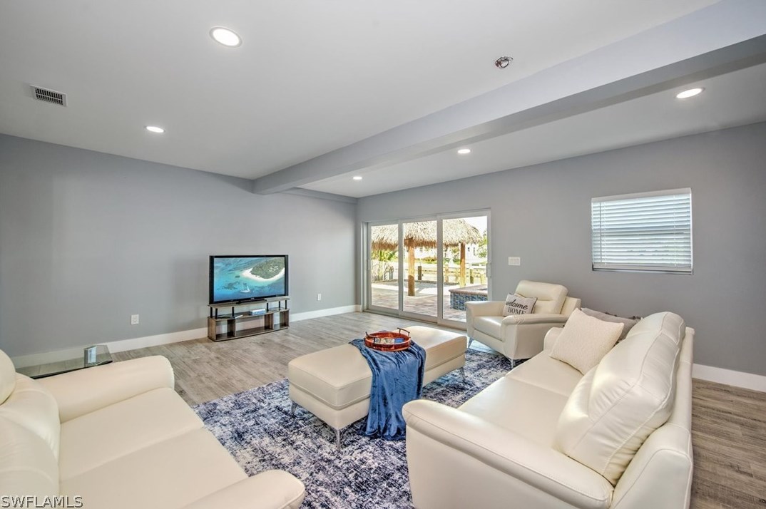 127 Albatross St, Fort Myers Beach FL  33931-4501 exterior