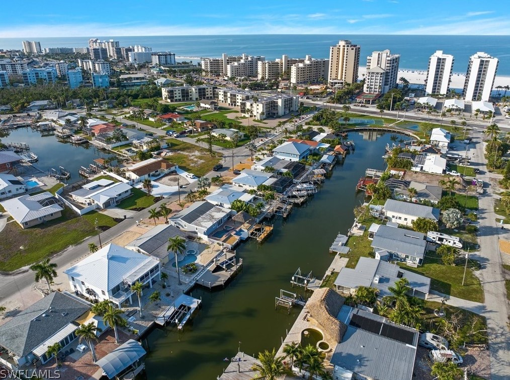 127 Albatross St, Fort Myers Beach FL  33931-4501 exterior