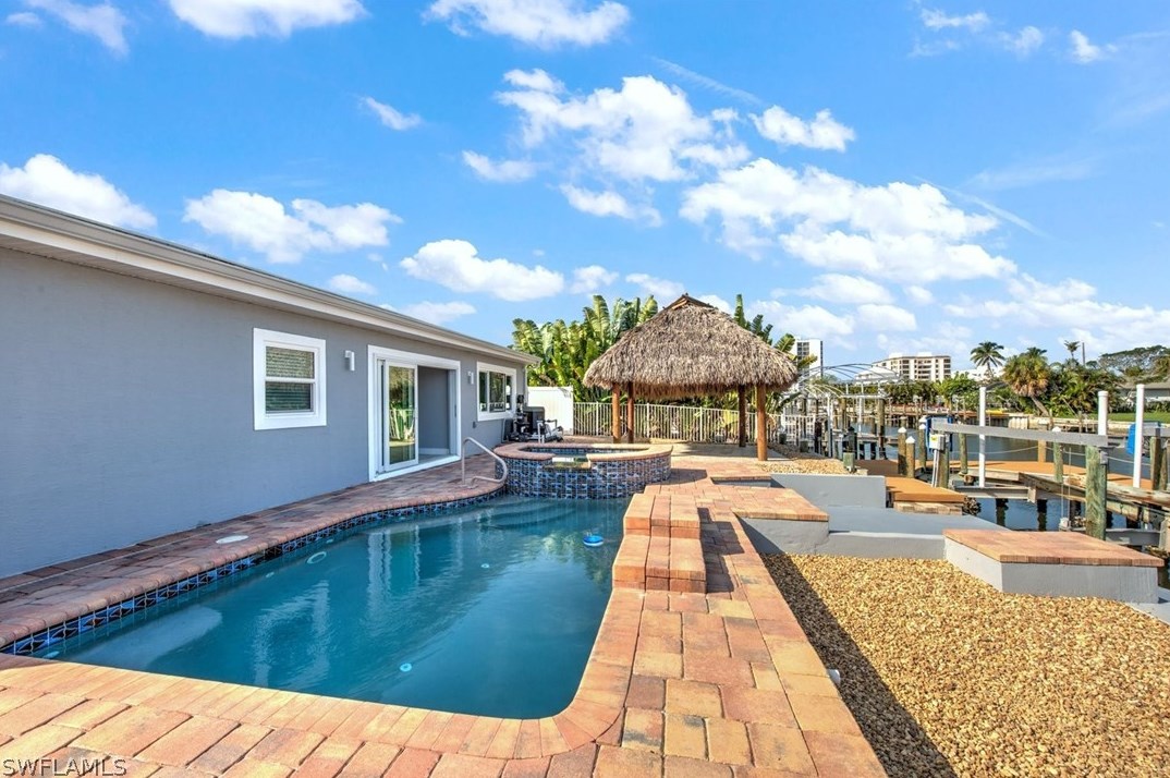 127 Albatross St, Fort Myers Beach FL  33931-4501 exterior