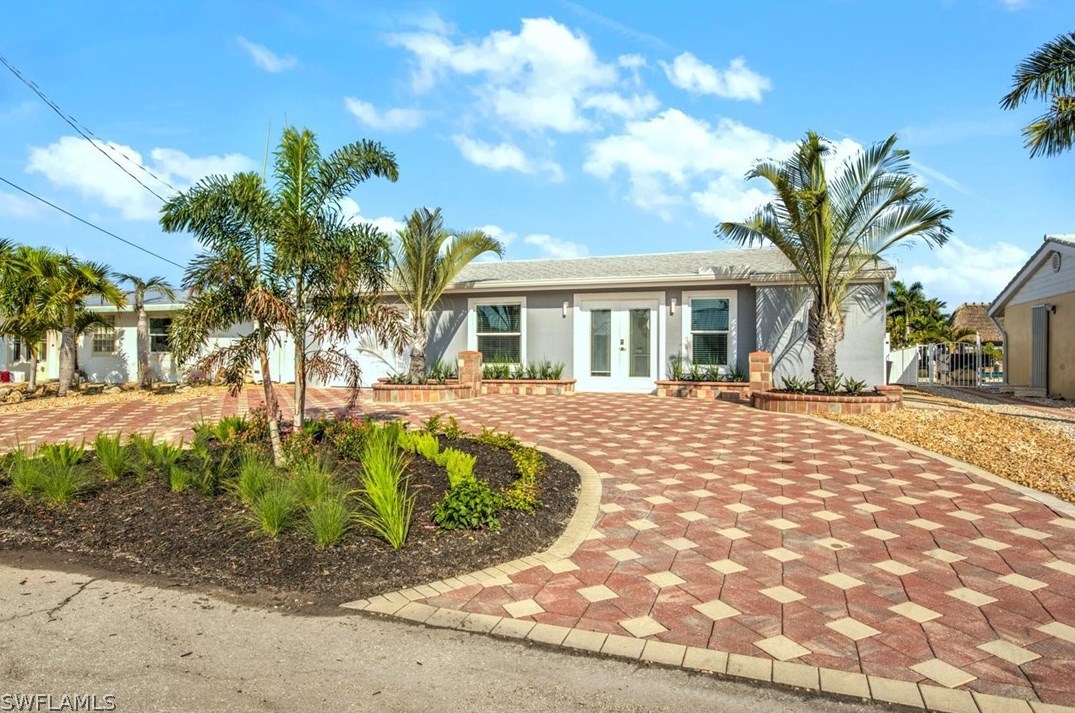 127 Albatross St, Fort Myers Beach FL  33931-4501 exterior