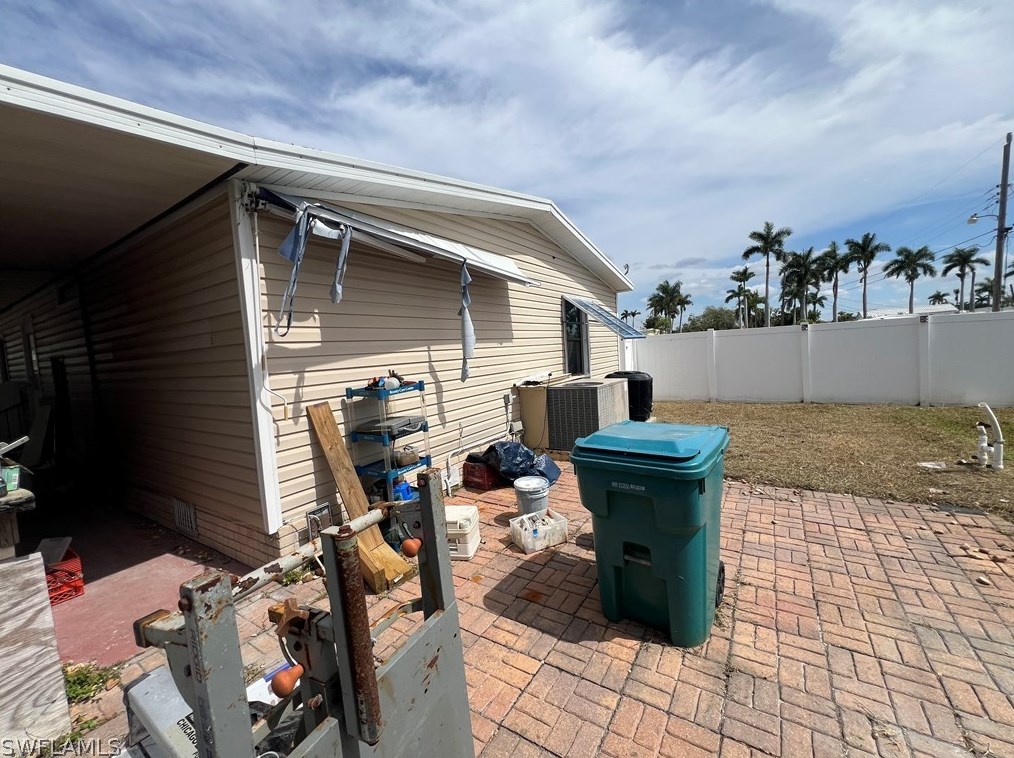16880 Windcrest Dr, Fort Myers, FL 33908-3727
