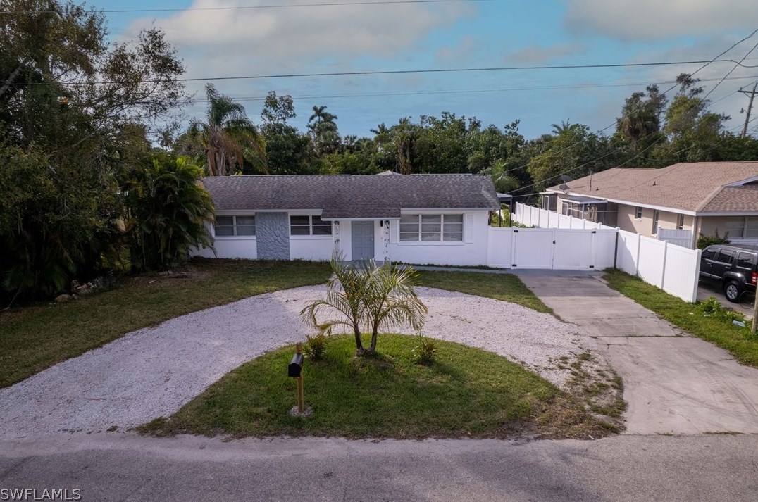 60 Cardinal Dr, Fort Myers, FL 33917