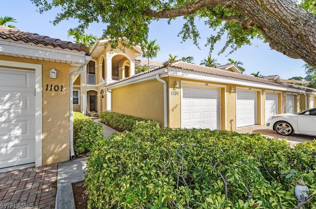 1101 Winding Pines Cir, Cape Coral, FL 33909-8720